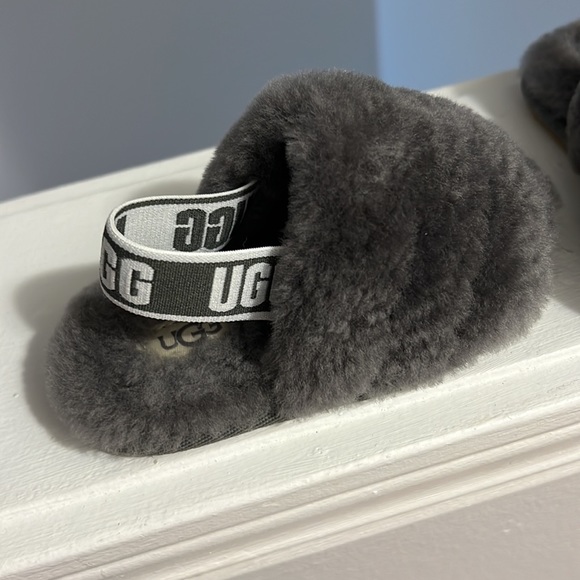BABY/toddler UGG FLUFF YEAH SLIDES size 6 - Picture 3 of 3